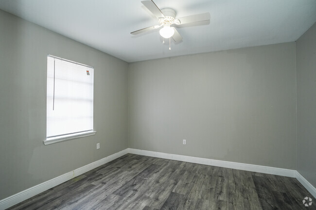 2BR, 1BA - 690SF - Primary Bedroom - Oak Grove Courts