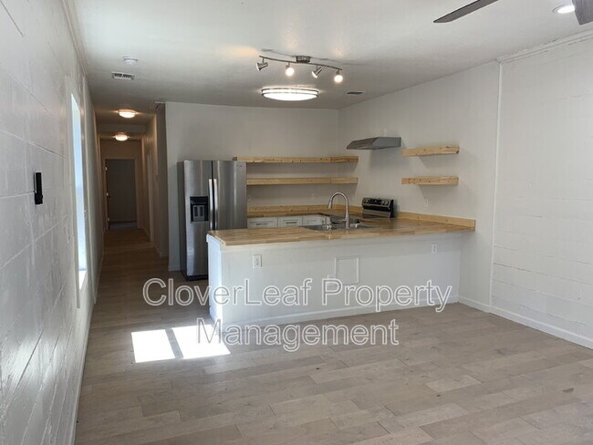 Foto del edificio - 1530 E Crockett St