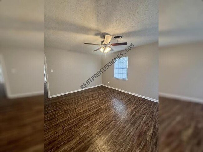 Building Photo - 1509 E Twin Lakes Dr