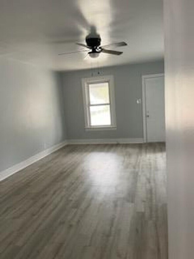 Foto del edificio - 2 bedroom, 1 bathroom home near Bunn Park ...