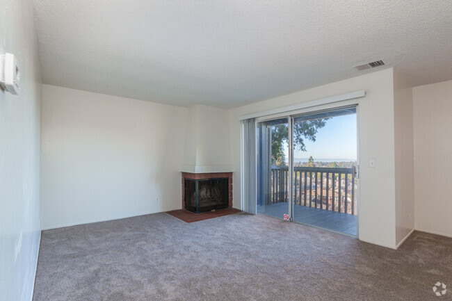 2BR, 1.5BA - 993SF - Living Room - Kelly Green Apartments