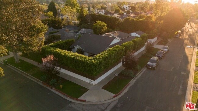 Building Photo - 4257 Shadyglade Ave