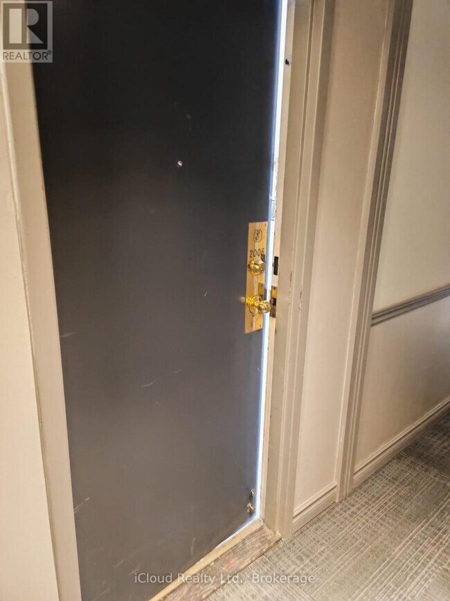 Photo du bâtiment - 265 Enfield Pl