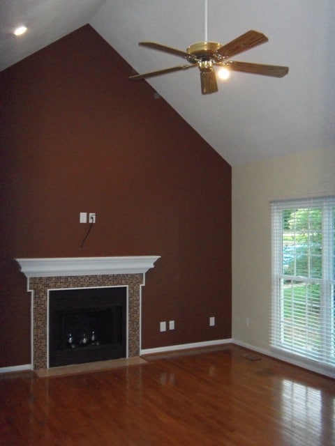 Building Photo - **AVA. 10/1, Possibly Sooner!** 3BR/2BA We...