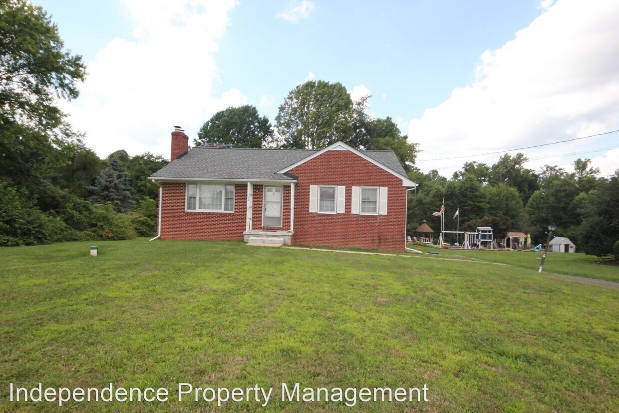 Primary Photo - 3 br, 1 bath House - 942 Gilbert Road