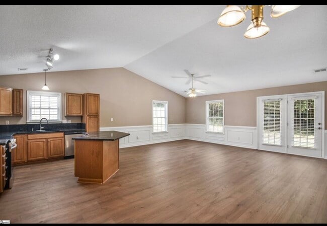 Building Photo - 27 Sweetland Ct