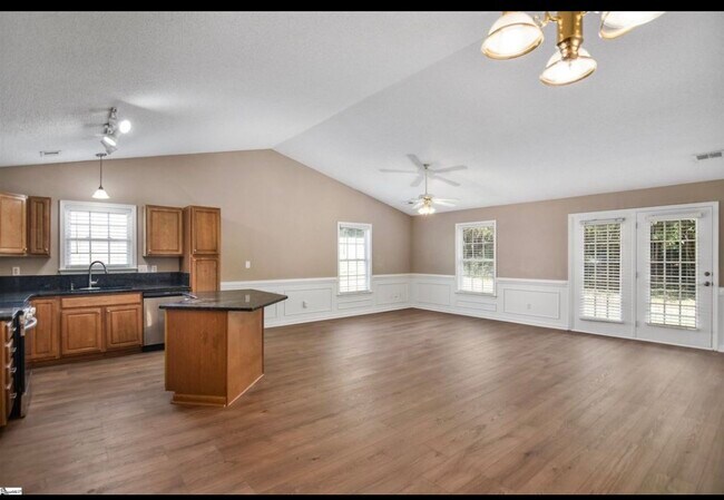 Foto del edificio - 27 Sweetland Ct