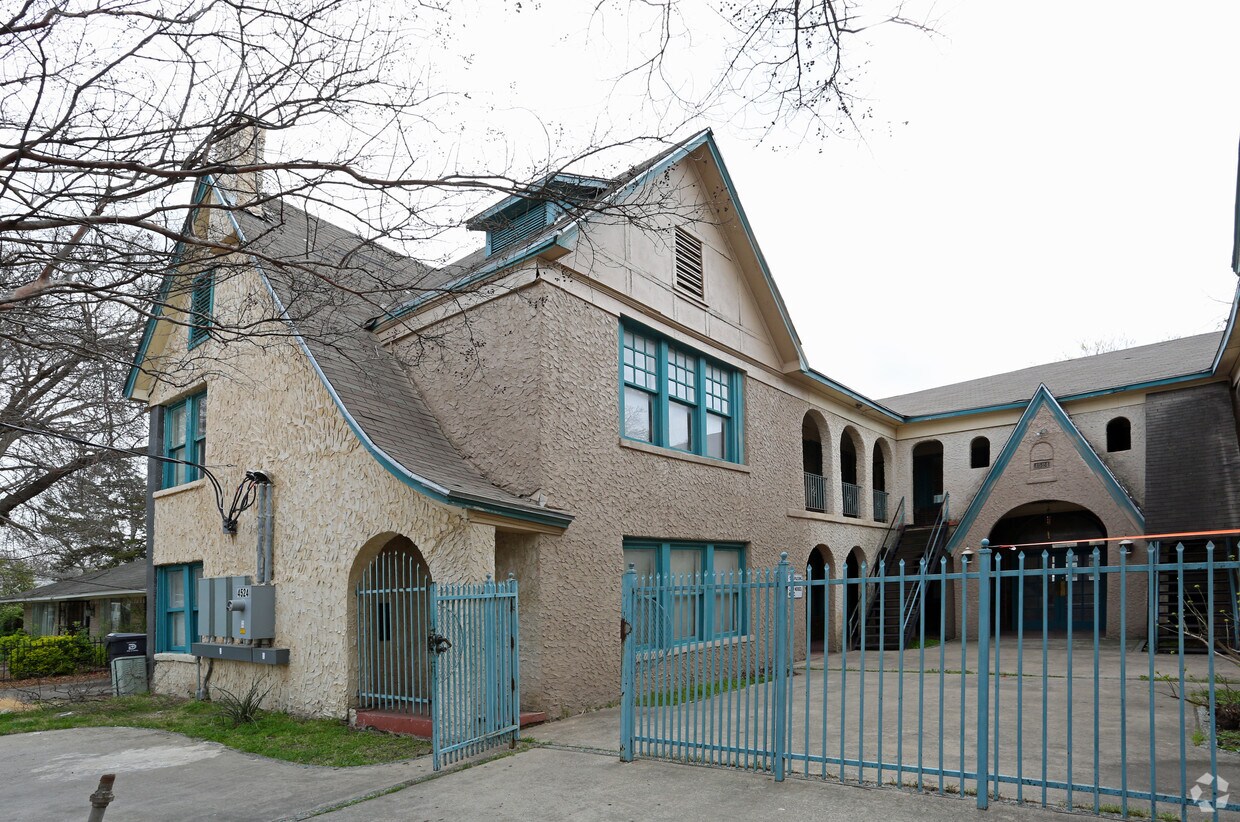 Building Photo - Las Brisas Manor