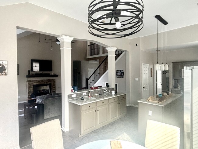 Foto del edificio - 5125 Creek Bend Dr