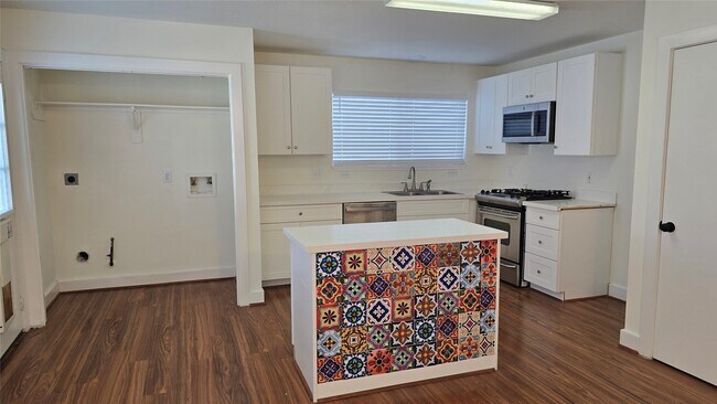 Foto del edificio - 9707 Farrell Dr