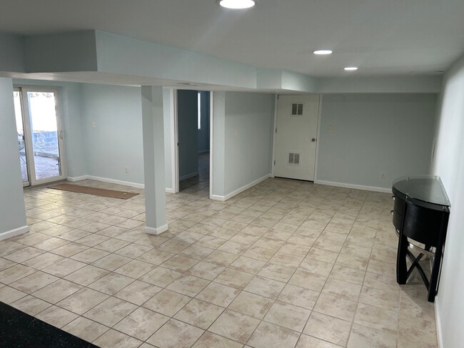 Building Photo - 5313 Flanders Ave