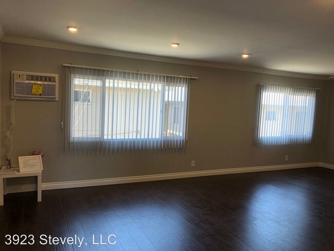 Building Photo - 3923 Stevely Ave