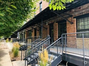 Building Photo - 346 Pierpont Ave