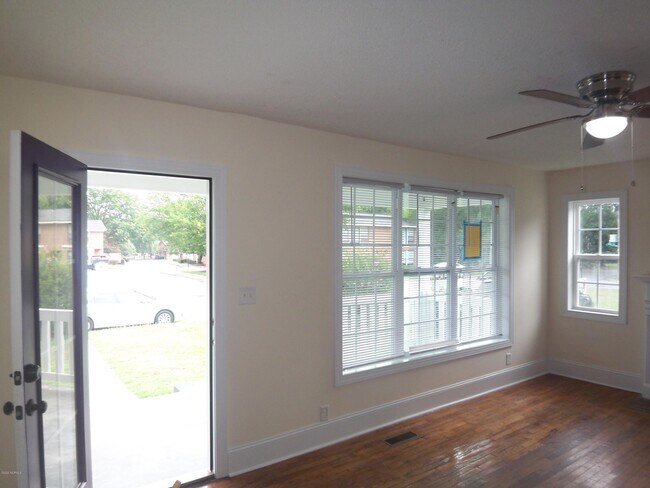 Foto del edificio - 1804 E 3rd St