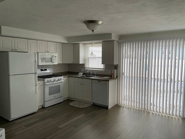 Building Photo - 88 Eustis St