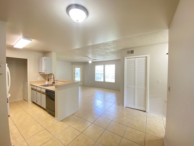Building Photo - 6100 Westgate Dr