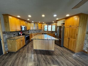 Building Photo - 933 Northern Hills Cir