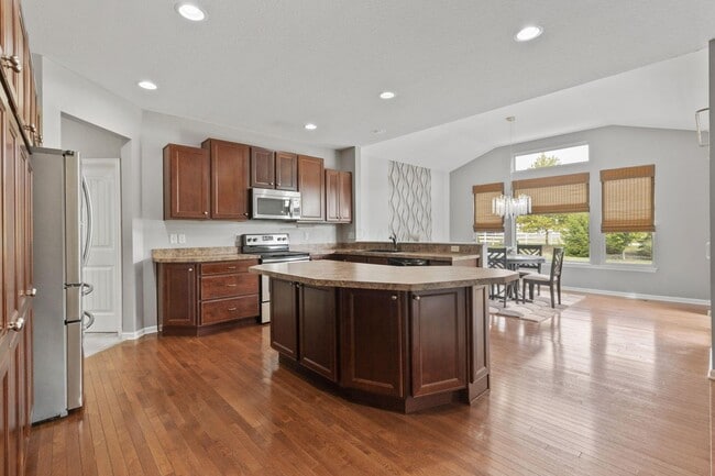 Building Photo - 6185 Dietz Dr