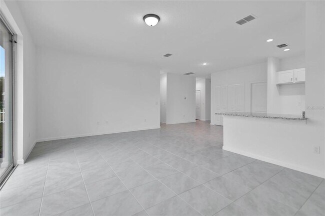 Building Photo - 925 Magnolia Ave