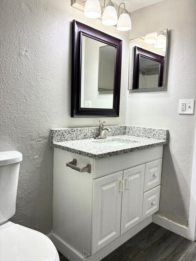 3x2 Orchid Lux w/Washer & Dryer - Country View Garden Homes