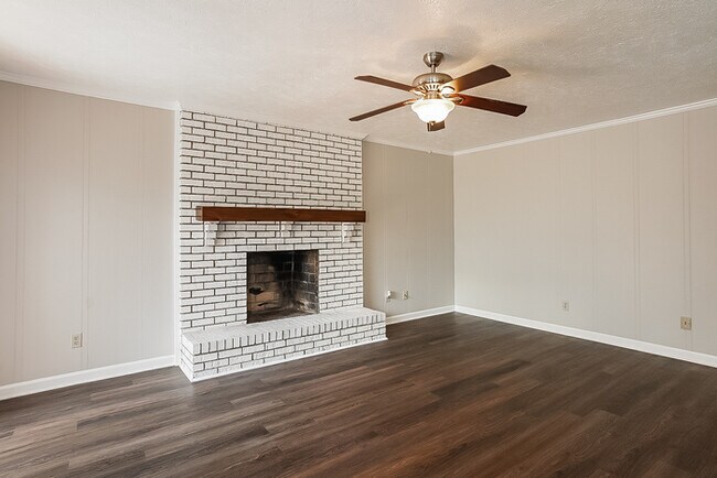 Building Photo - Beautiful Brick Home in Great Location!