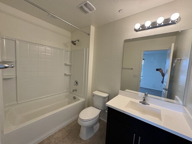 Foto del edificio - Chandler Luxury Townhome