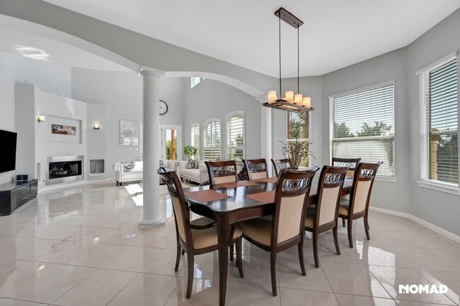 Building Photo - 1015 La Cantera