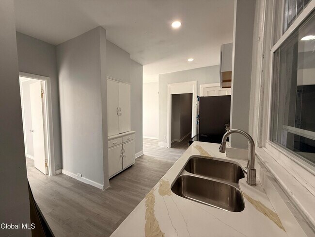 Building Photo - 184 Quail St