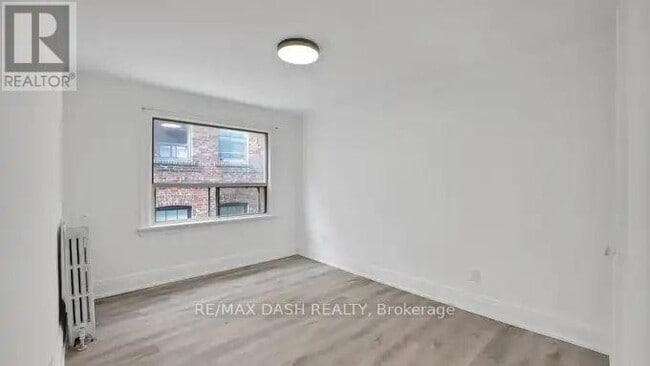Building Photo - 917 St Clair Ave W