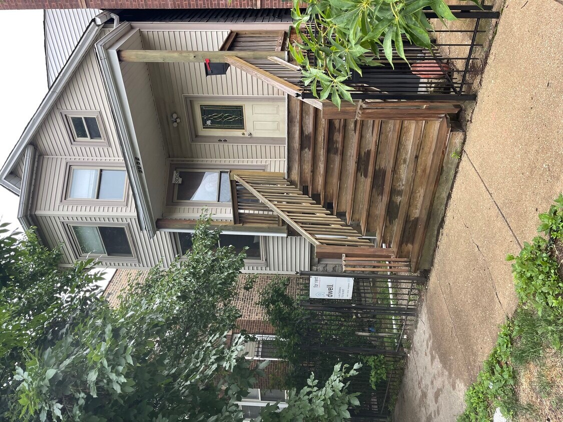 Primary Photo - 3052 W Lyndale St