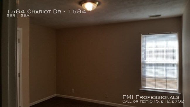 Building Photo - Ready Now! 2 Bedroom Duplex on 1 Level!