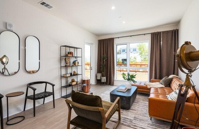 Foto del edificio - 1265 Pear Ave