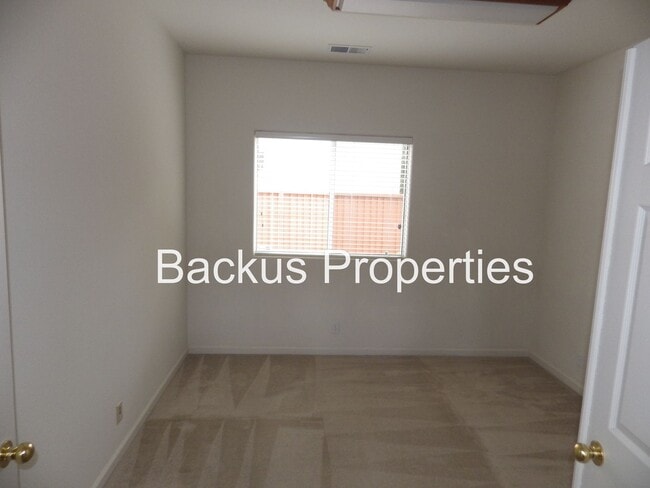 Foto del edificio - Wonderful Five Bedroom Home on Faulkner St...