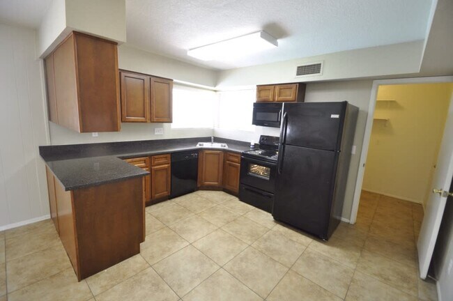 Building Photo - 4619 W Saguaro Dr