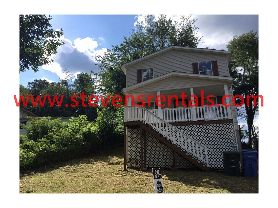Two Story home with 4 BR, 1.5 BA House for Rent in Chattanooga, TN
