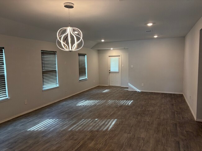 Building Photo - 103 Pecos Dr