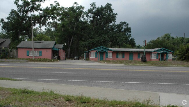 Building Photo - The Tour Apartments