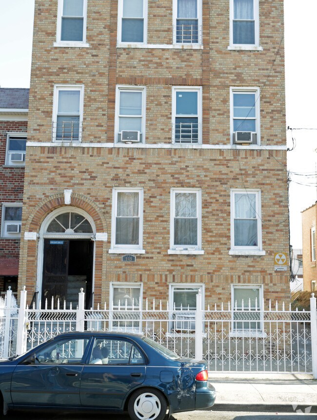 Building Photo - 949 E 228th
