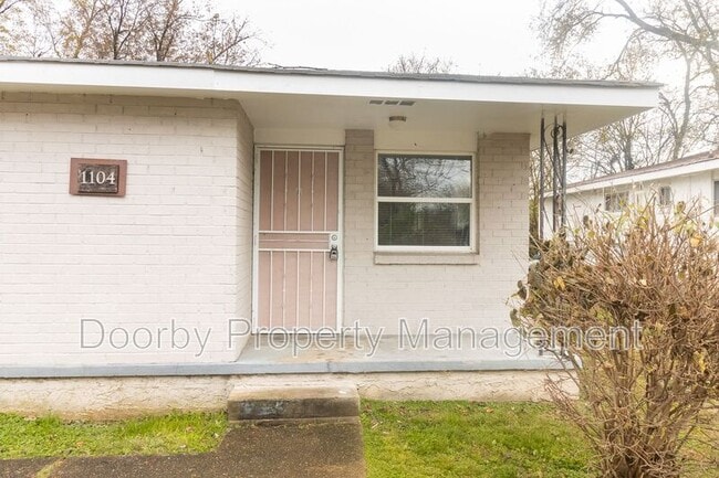 Building Photo - 1104 N Hawthorne St