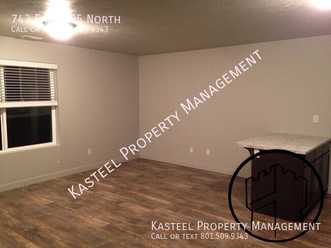 Building Photo - 743 E 125 N St