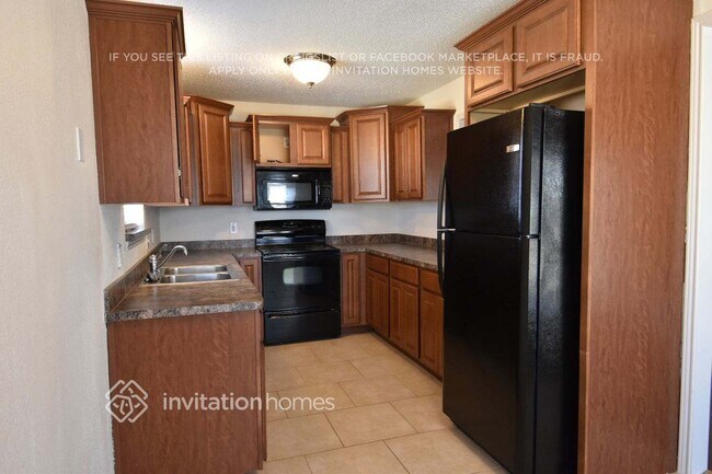 Building Photo - 709 W Lynn Creek Dr