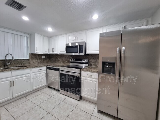 Foto del edificio - 10 NW 87th Ave