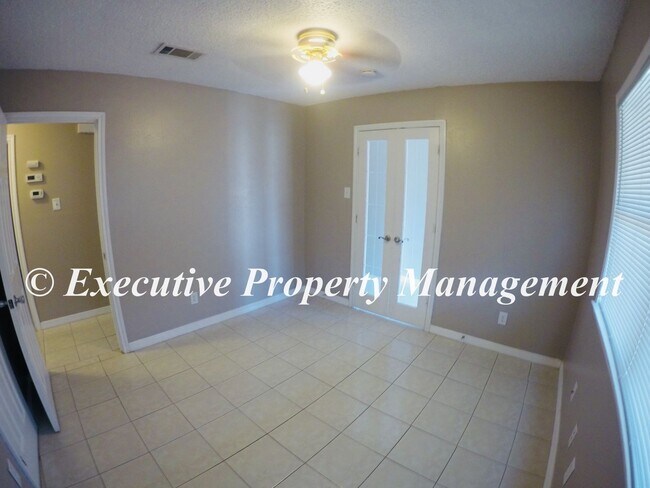 Building Photo - 908 Deorsam Dr