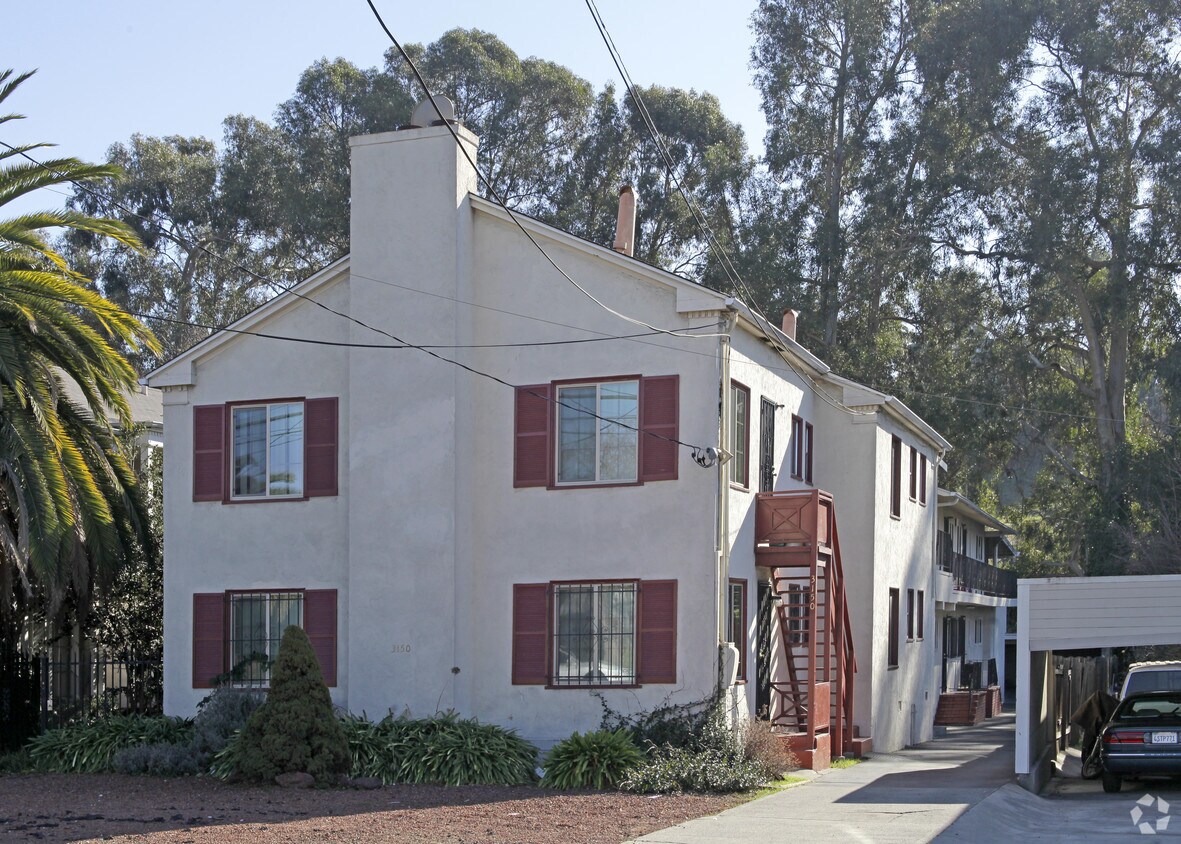 Primary Photo - Colonial Apts