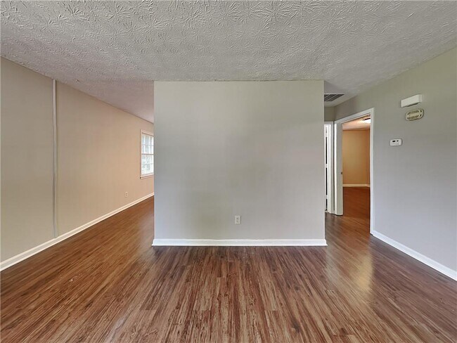 Foto del edificio - 446 Charleston Ln
