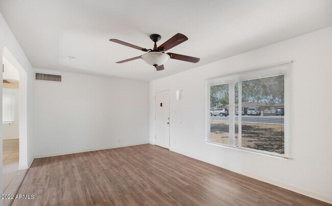 Building Photo - 2225 E Osborn Rd