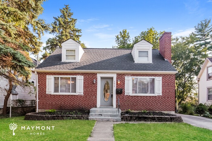 Foto principal - 4 Bedroom Brick Home