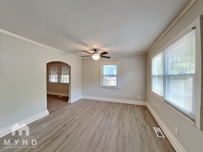 Building Photo - 200 Carver Cir NW
