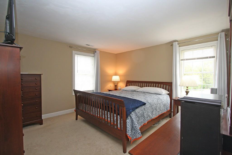 Building Photo - 8 Hemlock Dr