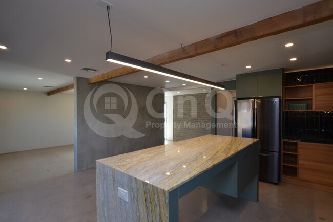 Building Photo - Remodeled Phoenix Home!